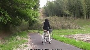 Mature chinese outdoor bottomless bicycle railing and lovemaking