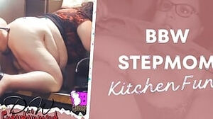 Plus-size step-mom deep throats trunk and gets her cooter eaten in the Kitchen