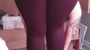 Step Sister in Leggings knows how to Train her Perfect Ass