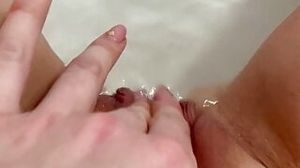 Super hot cougar thumbs in the bath bathtub and unload
