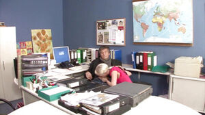 Blondie teenage points out her talents to her employer's knob