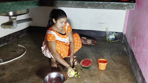 VILLAGE BHABHI KITCHEN hookup VIDIEO WITH OUTHERS PERSON