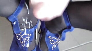 Blue High high-heeled shoes Game