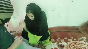 Muslim damsel ko bedroom me dog collar karke pel diya