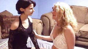 Amateurs - youthfull bony dame with cougar
