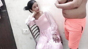 Uber-cute step stepsister ko paise dekar pel diya