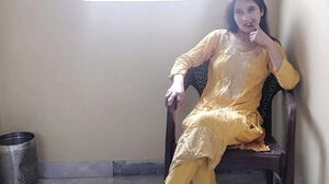 Step stepsister ko douche me baitha kar jabar dasti doodh daba kar pela