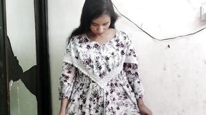 Indian muslim dame ko paise dekar jabar dasti pela
