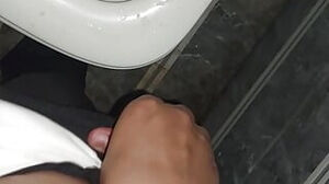 Indian desi guy is doing hand job and enjoy to have fun his bog meatpipe