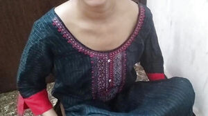Bhabhi ko ghar me pakad ke pel diya