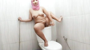 Tante Riani going knuckle deep