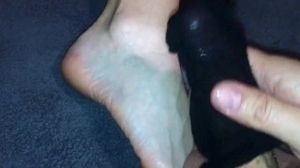 'Amateur feet wank #70 nylon knee sock feet wank, jism in sock'