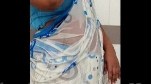 Sri lankan teacher bathing in saree and masturbate until she cums loud moaning and pissing