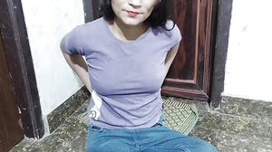 Super-cute step stepdaughter ko apartment me pakad ke pel diya