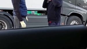 Francaise salope suce un vrai routier dans stepson camion sur une aire d'autoroute - unexperienced reel