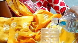 Bhabi ne pura desi ka bottle khali kor diya Bhabhi ne pre desi bottle khali koradia figure Ekta Bengaler Empty the bottle blank