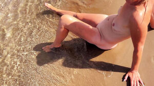 Female dominance in need of intercourse on the beach