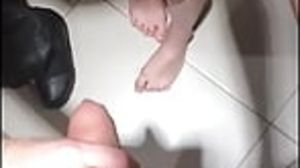 Risky fellatio and hand job in fitting apartment - real unexperienced