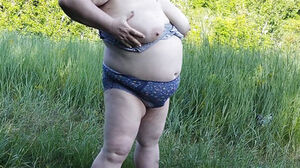 Step-mother unclothed in the Park and Staged a peeing