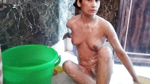 Bhabhi ka shower MMS vid bna liya