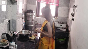 Kichen me step step-sister ko piche se pakad ke pel diya