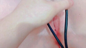 Pussy getting crimson from violent wire spanks