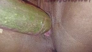 How she jam that massive cucumber to her cock-squeezing poon? Then i help her to that â˜ºï¸