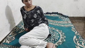 Indian muslim nymph ko paise dekar jabar dasti pela