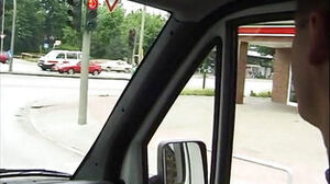 Picked up dark-haired teenager gets spitroasted in the car