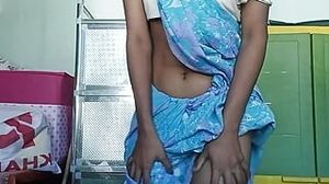 School chick in saree highly super-hot