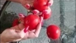 Crusching tomato soles fetish